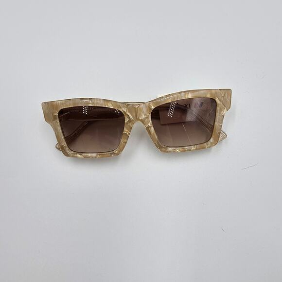 Le Specs Hero Alt Fit Female Cateye Sunglasses in Gold Seashell NEW main image 8